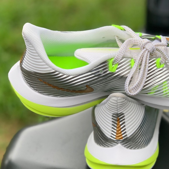 Nike Future Speed Kids Lightweight Running Shoes - Picture 11 of 14